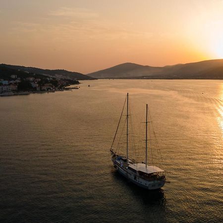 Apartments By The Sea Arbanija, Ciovo - 4320 Trogir Zewnętrze zdjęcie